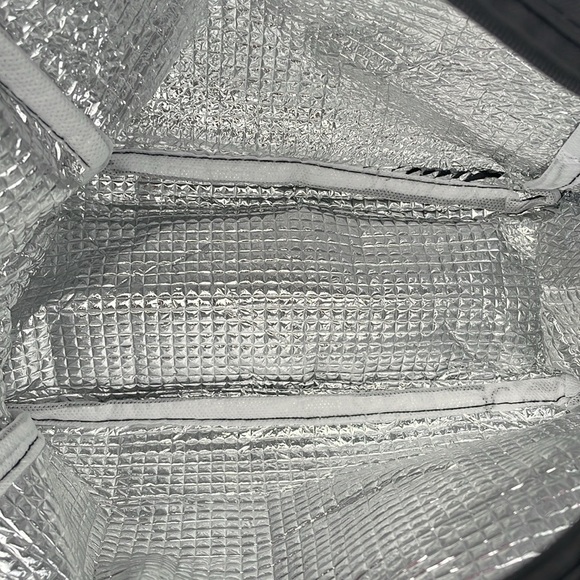 NWOT Monogrammed “R” Floral Insulated Lunch Bag With Handle - Picture 11 of 14